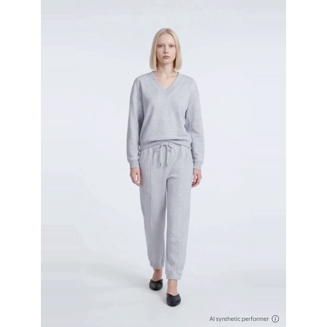 thumbnail enriched-apparel-video image 2 of Scoop Women's and Women's Plus Scubaknit V-Neck Sweatshirt, Sizes XS-4X, 2 of 6