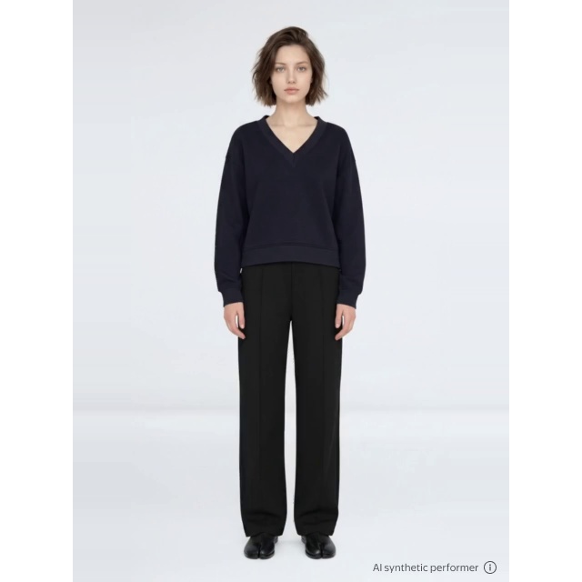 thumbnail enriched-apparel-video image 2 of Scoop Women's and Women's Plus Scubaknit V-Neck Sweatshirt, Sizes XS-4X, 2 of 6